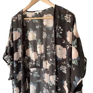 Maurices Floral Kimono Sz M/L Grey Pink Feminine Girly Lightweight Topper EUC